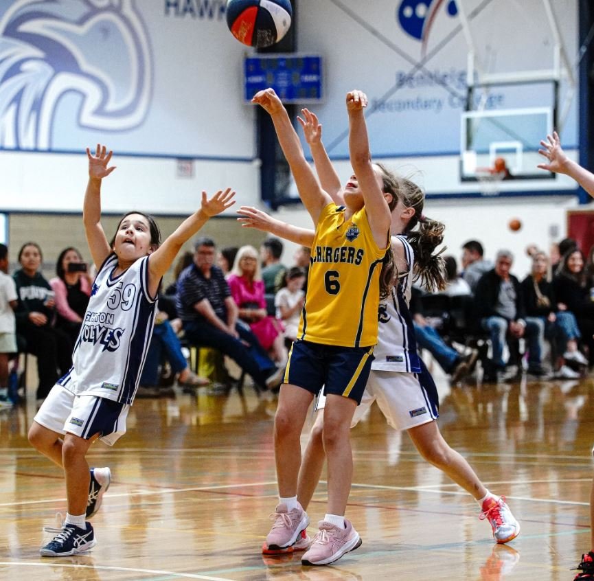 A McKinnon coach talking to junior players