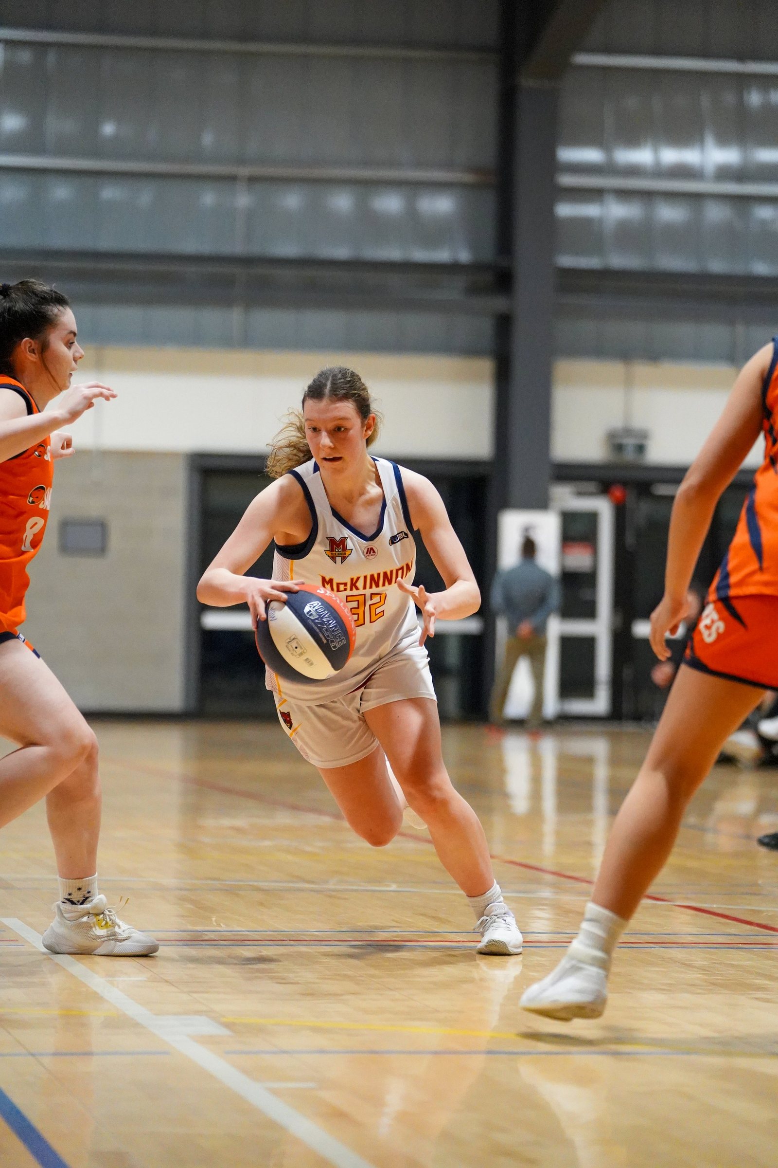 McKinnon Cougars VJBL player driving to the basket